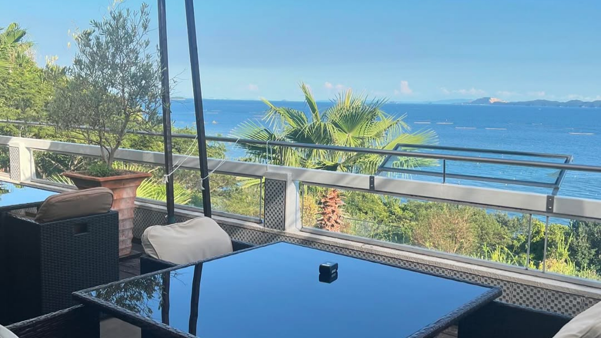 *DINING SALON オサキ和カフェ（テラス）　 　（当館から車で県道32号経由で約3分）