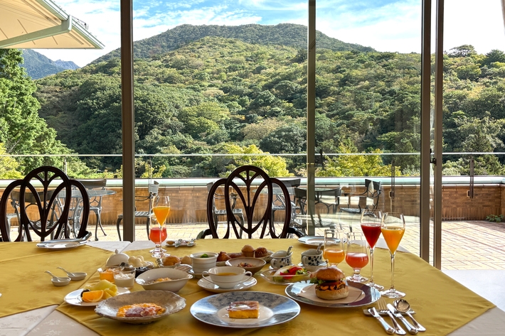 【和洋饗宴】【至高の旬彩】夕食は旬の贅沢懐石、朝は彩りの洋食を。普賢岳を望むレストランで過ごす休日