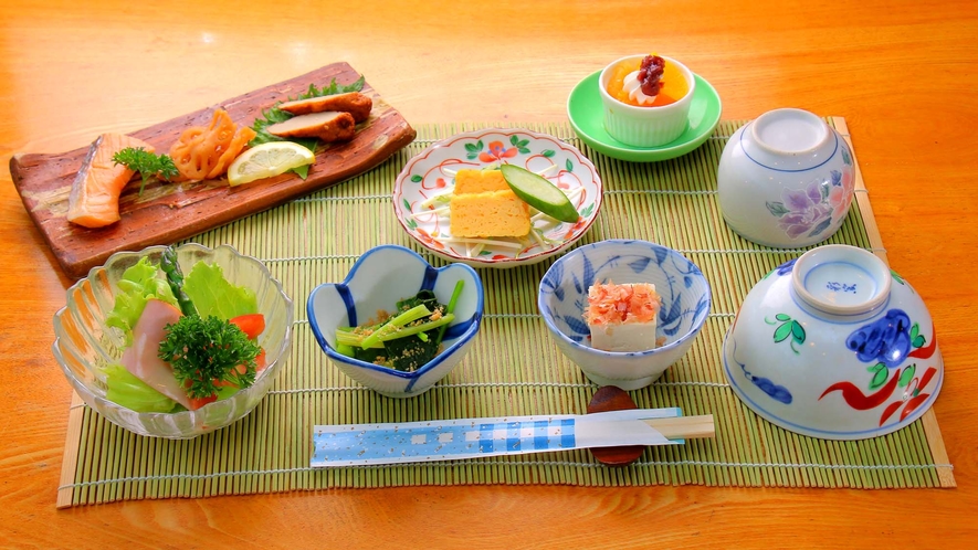 ＜朝食一例＞～和食～ご朝食は「和食」か「洋食」選べます！事前にご希望をお知らせ下さい