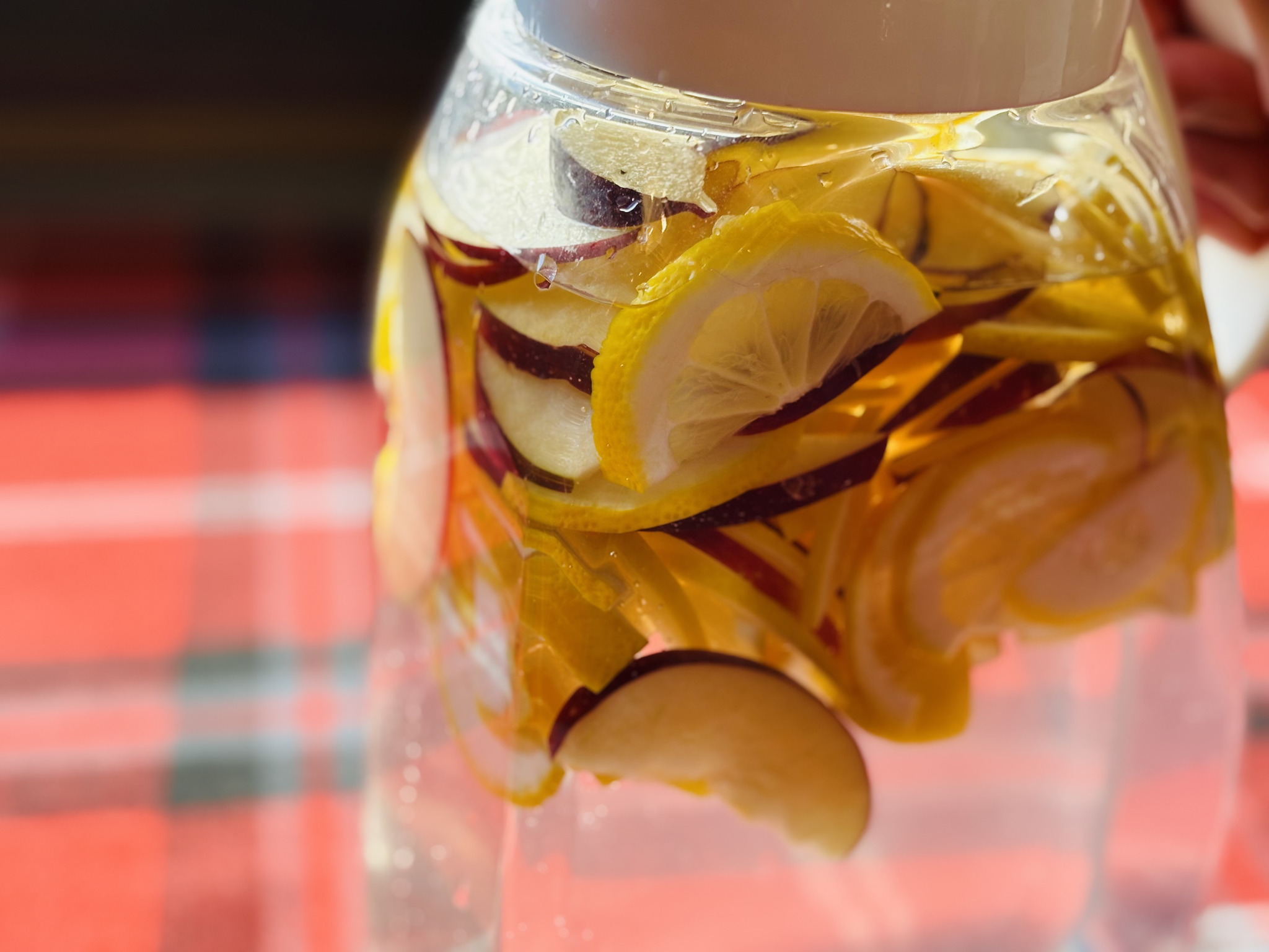 【朝食ブッフェ】フルーツたっぷり！心も潤す、手作りデトックスウォーター！