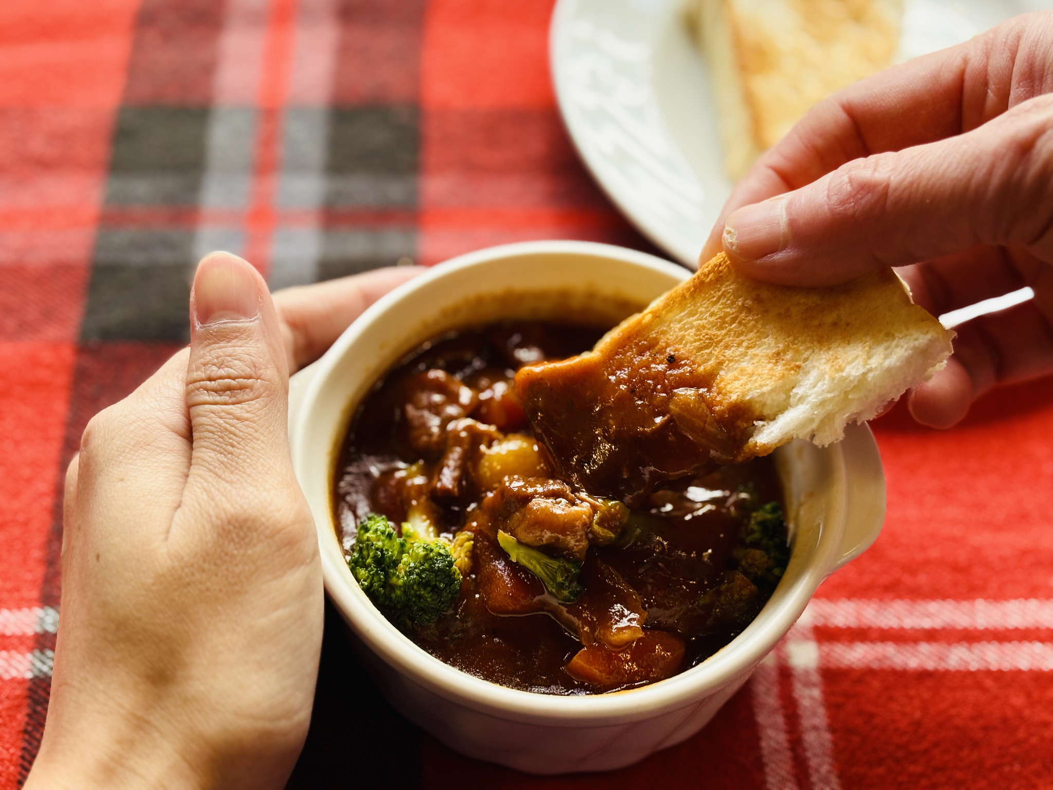 【朝食ブッフェ】じっくり煮込みました♪シチューにパンを浸す至福の瞬間・・・