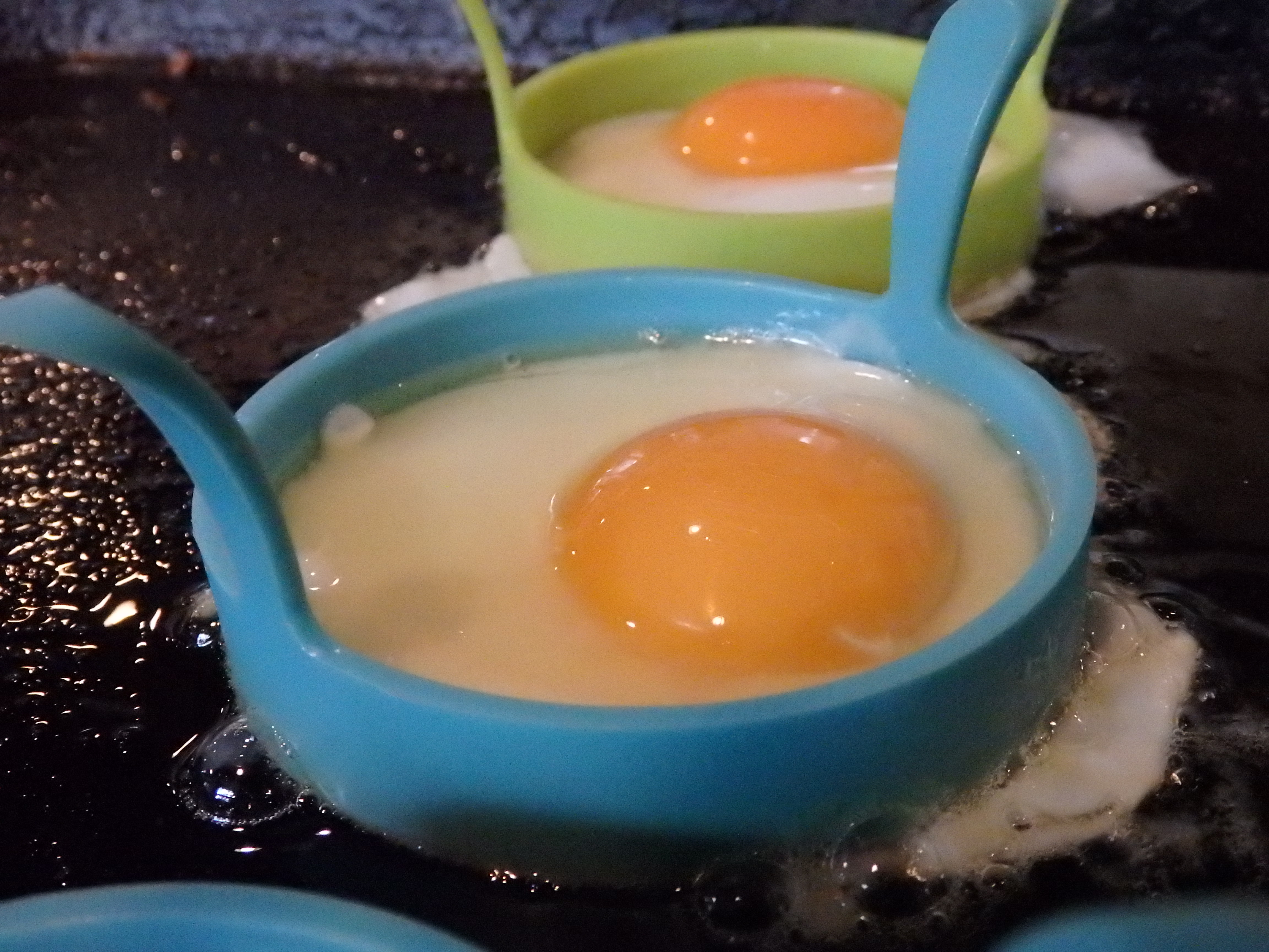 【目玉焼き】音まで美味しい！ライブキッチンから届ける、目の前で仕上がる、熱々ぷるぷる目玉焼き