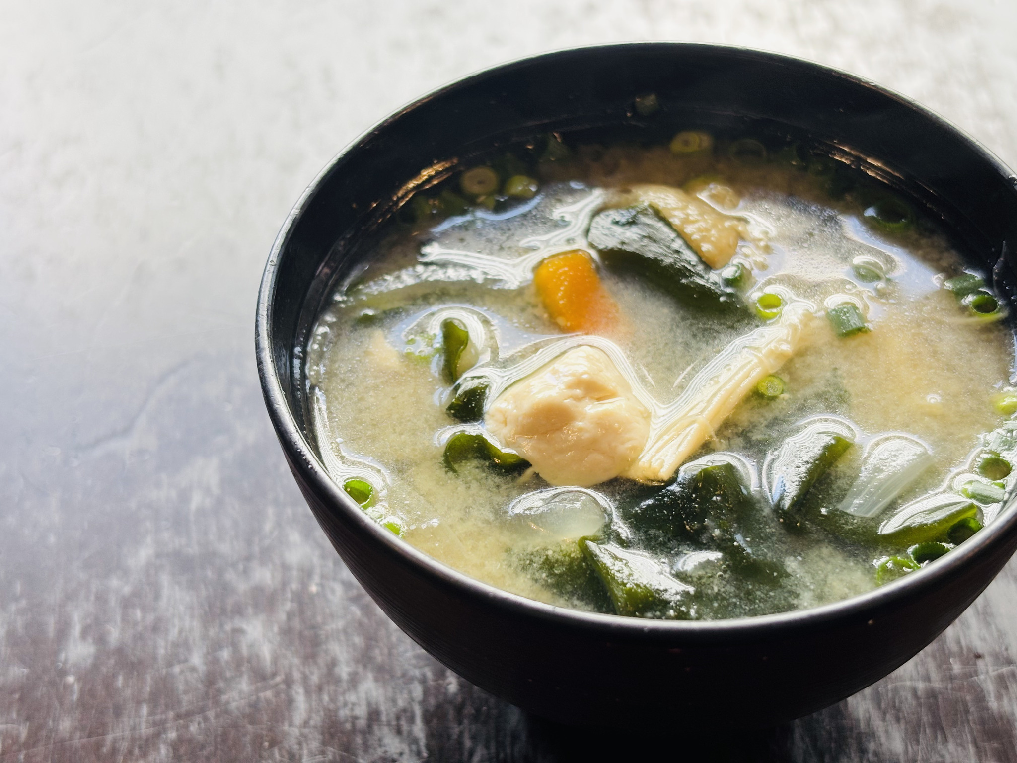 【料理長のお味噌汁】「飲む、温活」具だくさんの恵みで、疲れた体を内側からリセット。