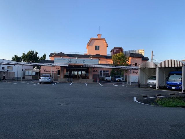 フロント前駐車場