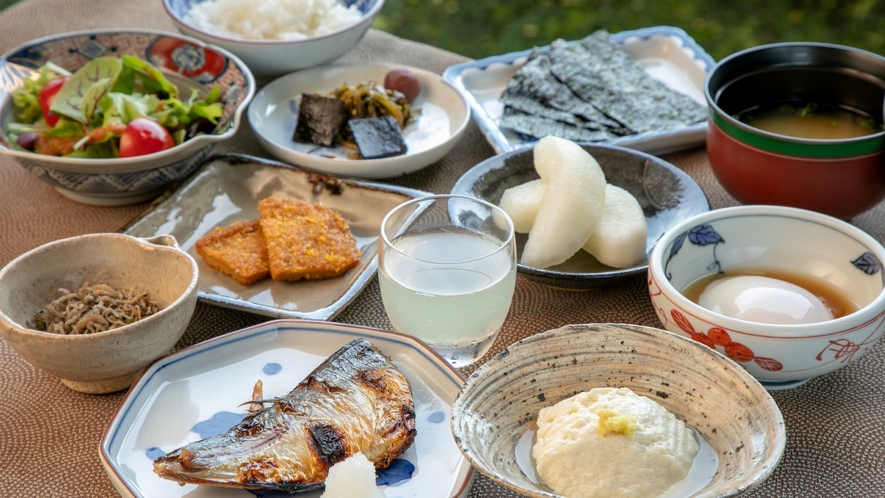 「7色のこだわり　朝からつごはん」を提供しています