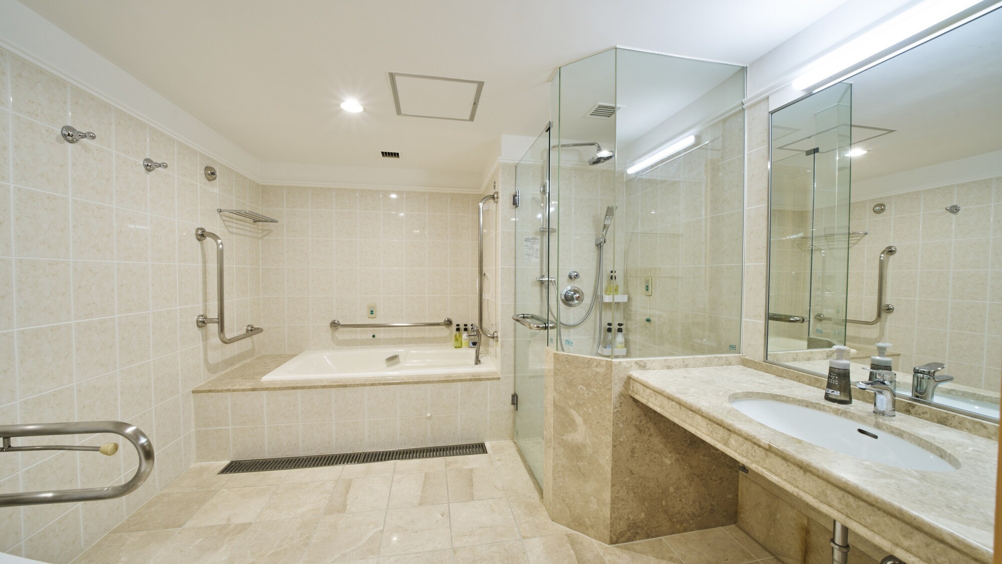 客室バスルーム(ファミリールーム)