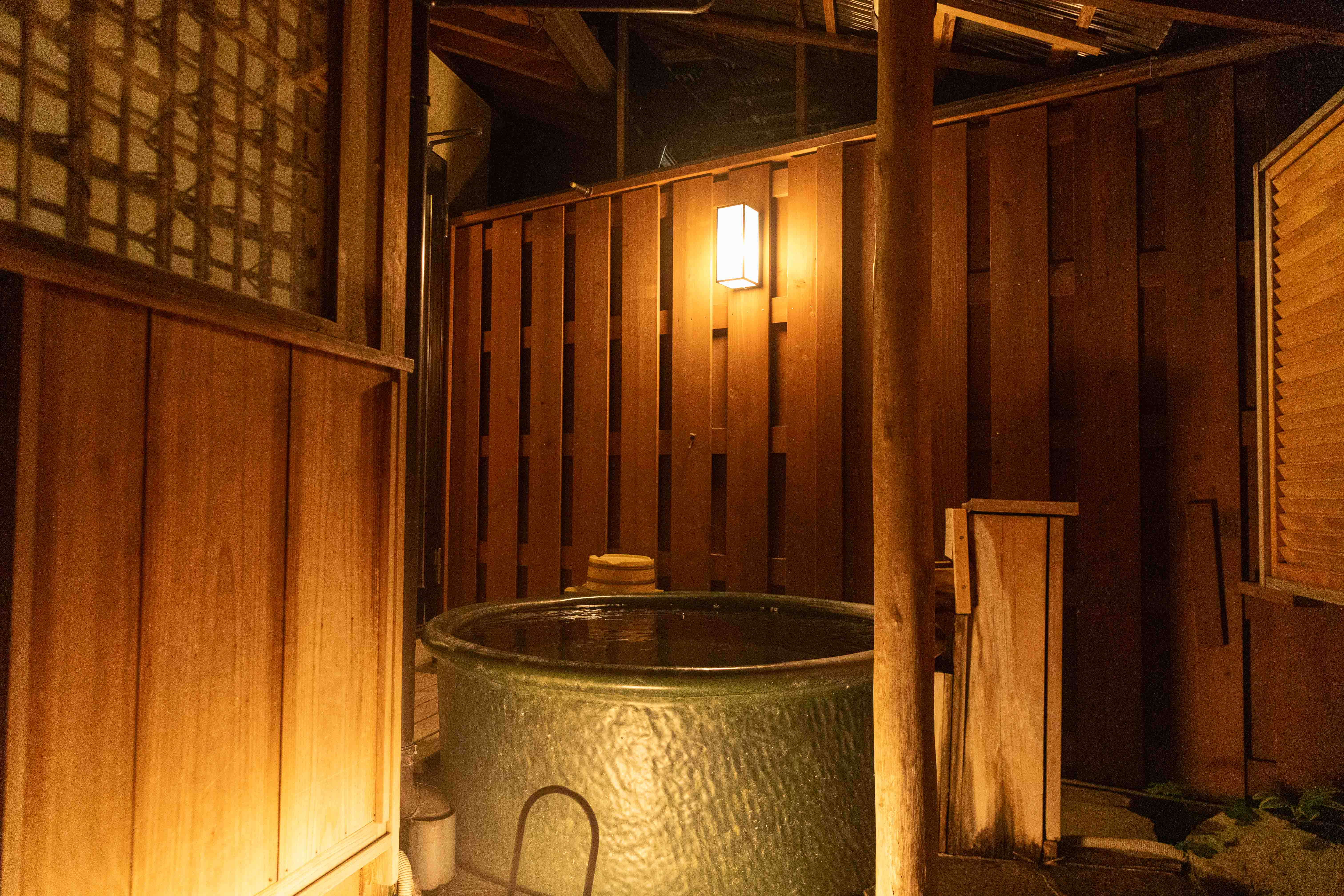 陶器の温泉露天付特別室