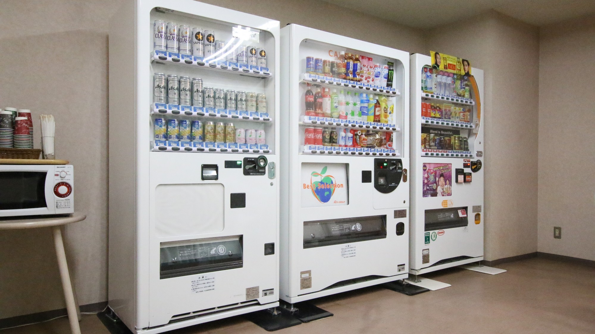 【館内施設】自動販売機はソフトドリンクが2・5・7・8階、アルコールドリンクは2階にございます。