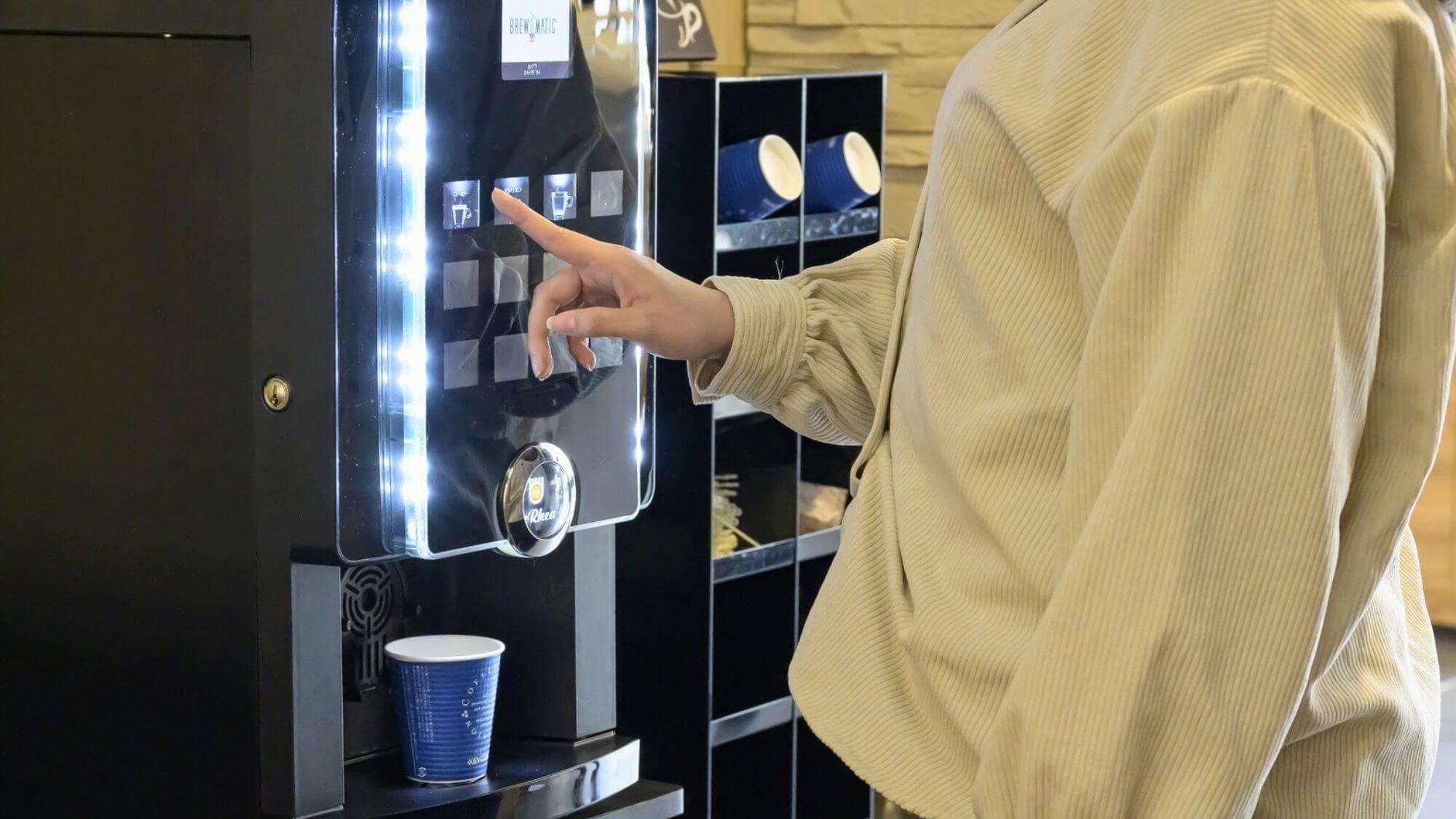 ウェルカムドリンクコーナーはEV前にございます。