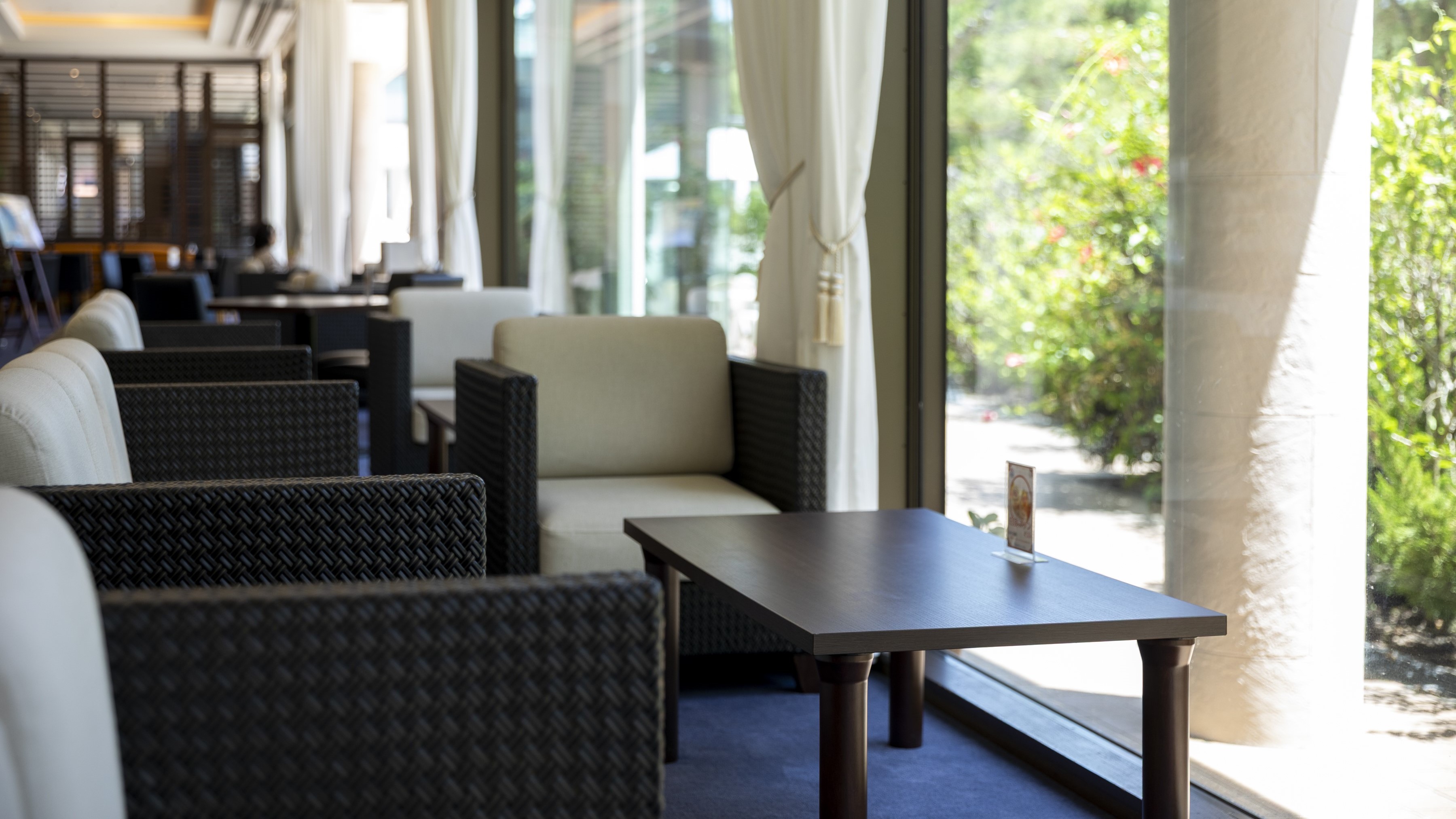 【ラウンジ 丨 シュガービーチ】