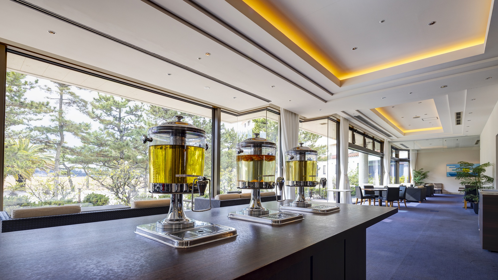 【ラウンジ 丨 シュガービーチ】