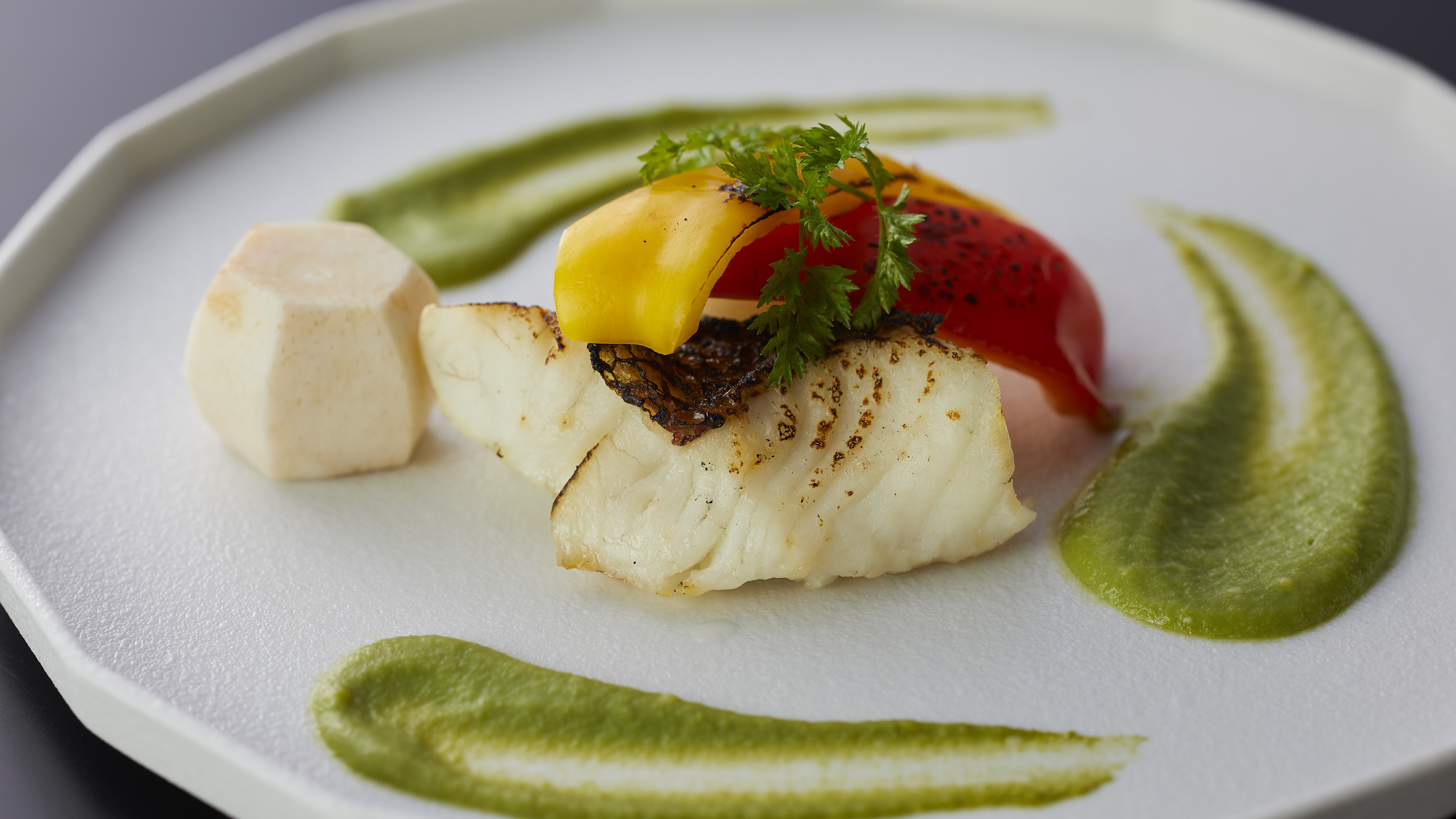 鯛のポワレ　ほうれん草のソース