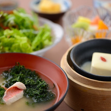 【素泊まり】伊豆高原温泉の海望む露天風呂付き客室でお食事なし◇イン15〜24時OK【添い寝無料】