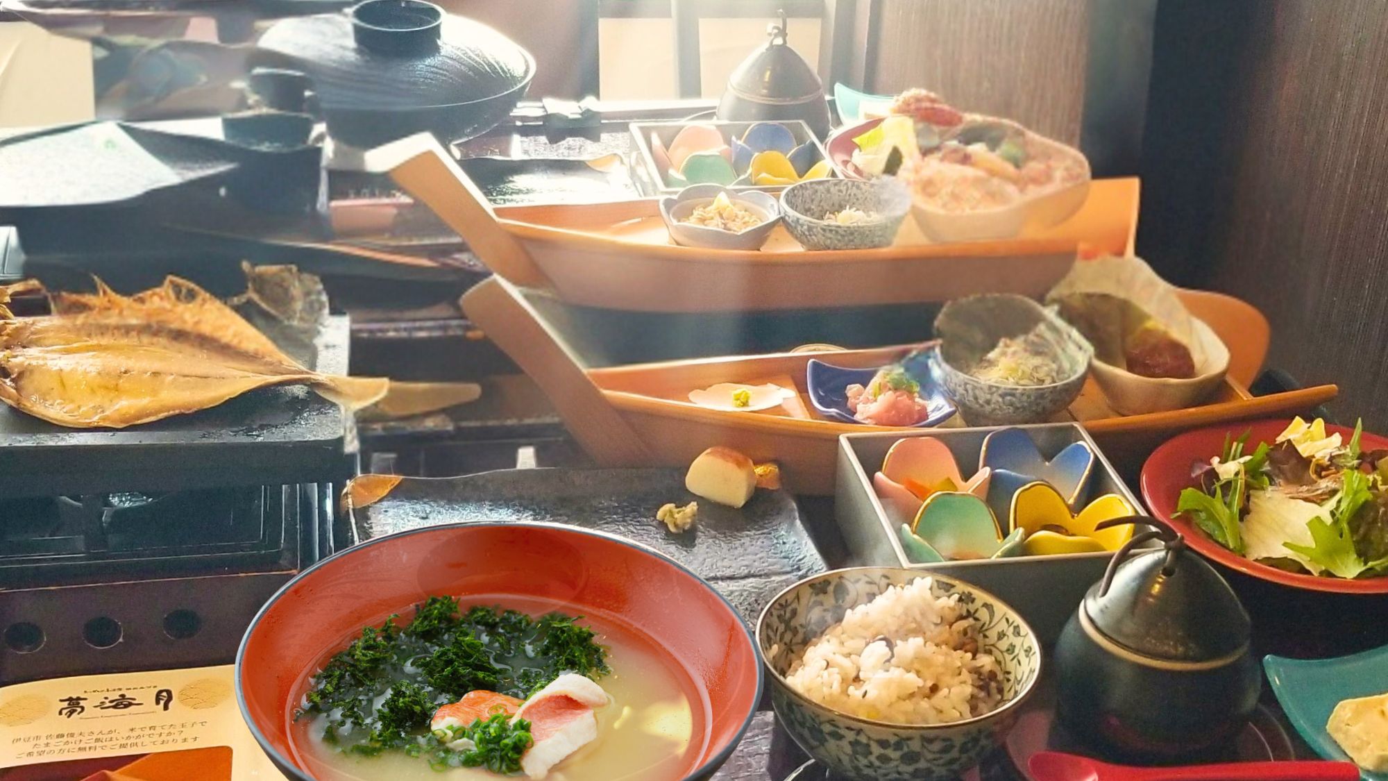 個室で楽しむ、伊豆の干物と彩り小鉢の和朝食