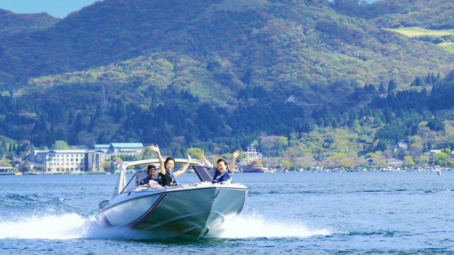 モーターボート 芦ノ湖遊覧（箱根園）九頭龍の森への往復にもご利用いただけます。