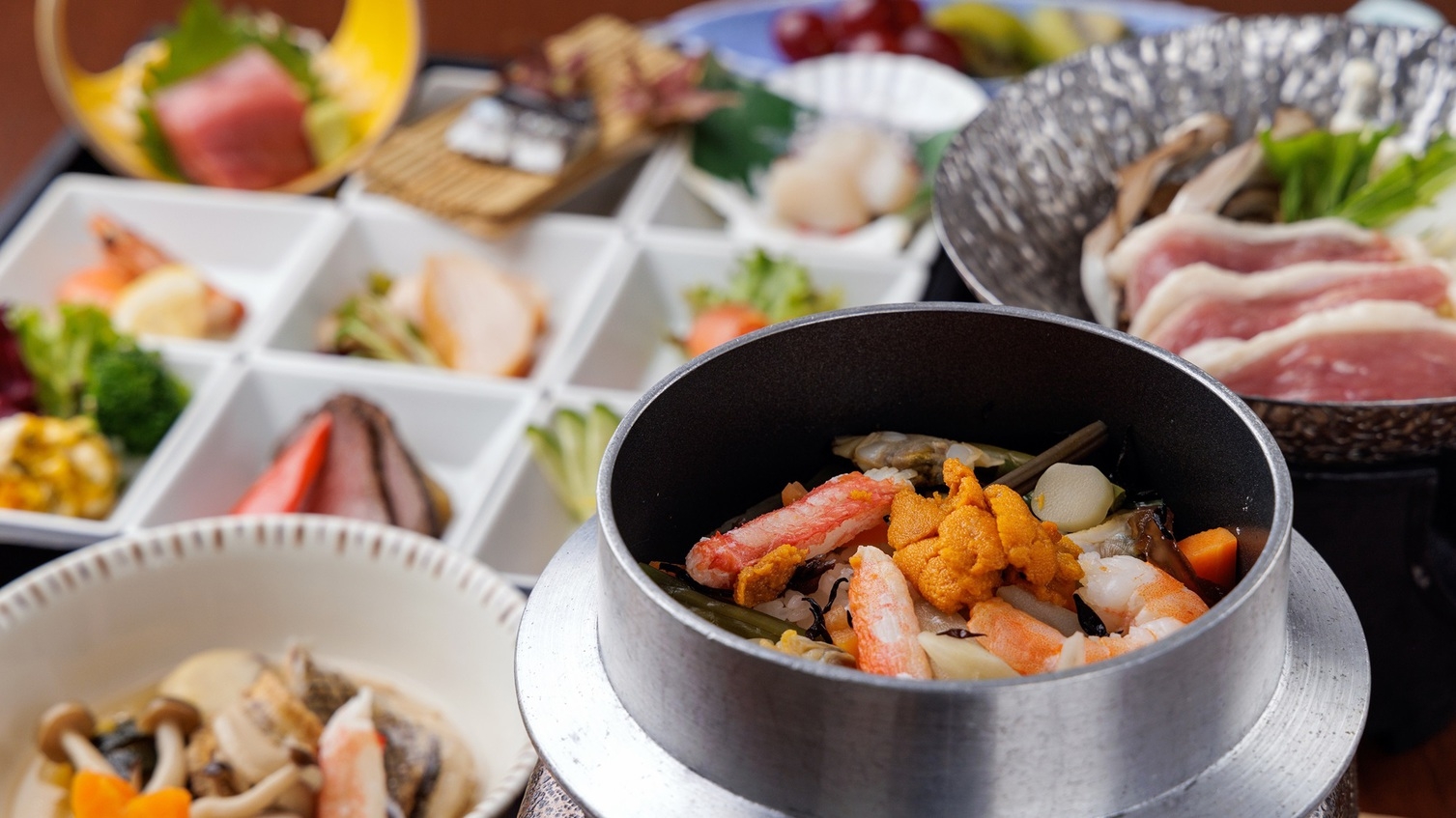 【日帰り】季節の鍋＆海鮮釜めし〜源泉かけ流し温泉と昼食を堪能