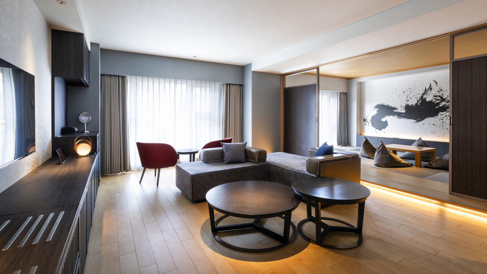 【ファミリールーム】人数が多いファミリーでもくつろげる場所が多く快適に過ごせます