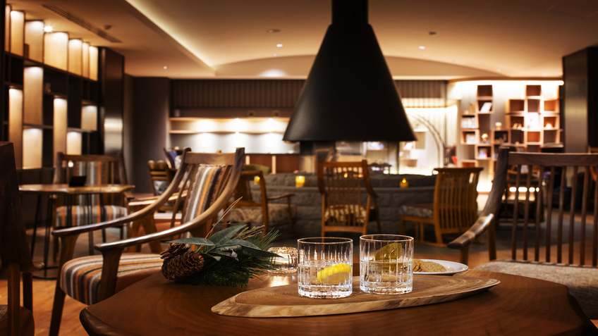 【ラウンジサービス】夜の深まりとともに味わいたいインフュージョン（漬け込み酒）