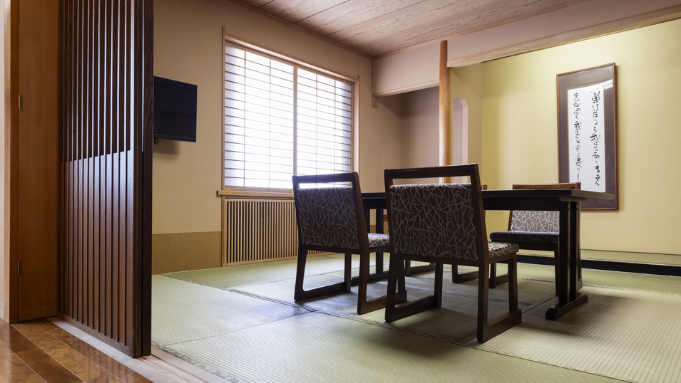 【和洋モダン】畳部屋ながら椅子・テーブルを備え、ご高齢者など膝への負担を軽減
