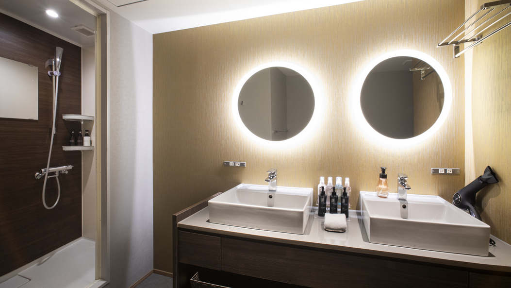 【ファミリールーム】洗面シンクを２つ備え、身支度などもスムーズ