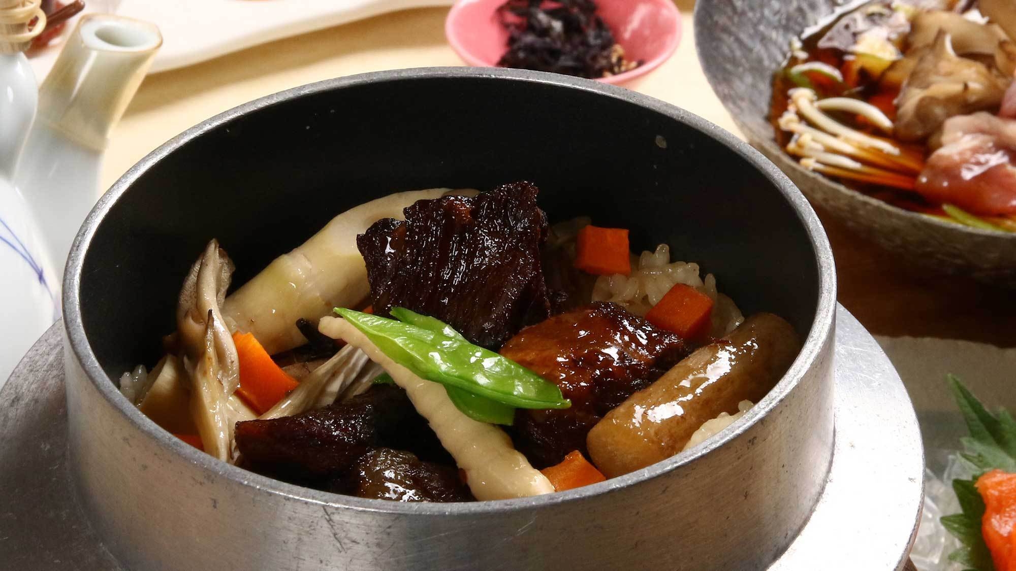 【日帰り】＜5〜6月限定＞イセエビのポワレ＆牛釜めし〜源泉かけ流し温泉と昼食を堪能