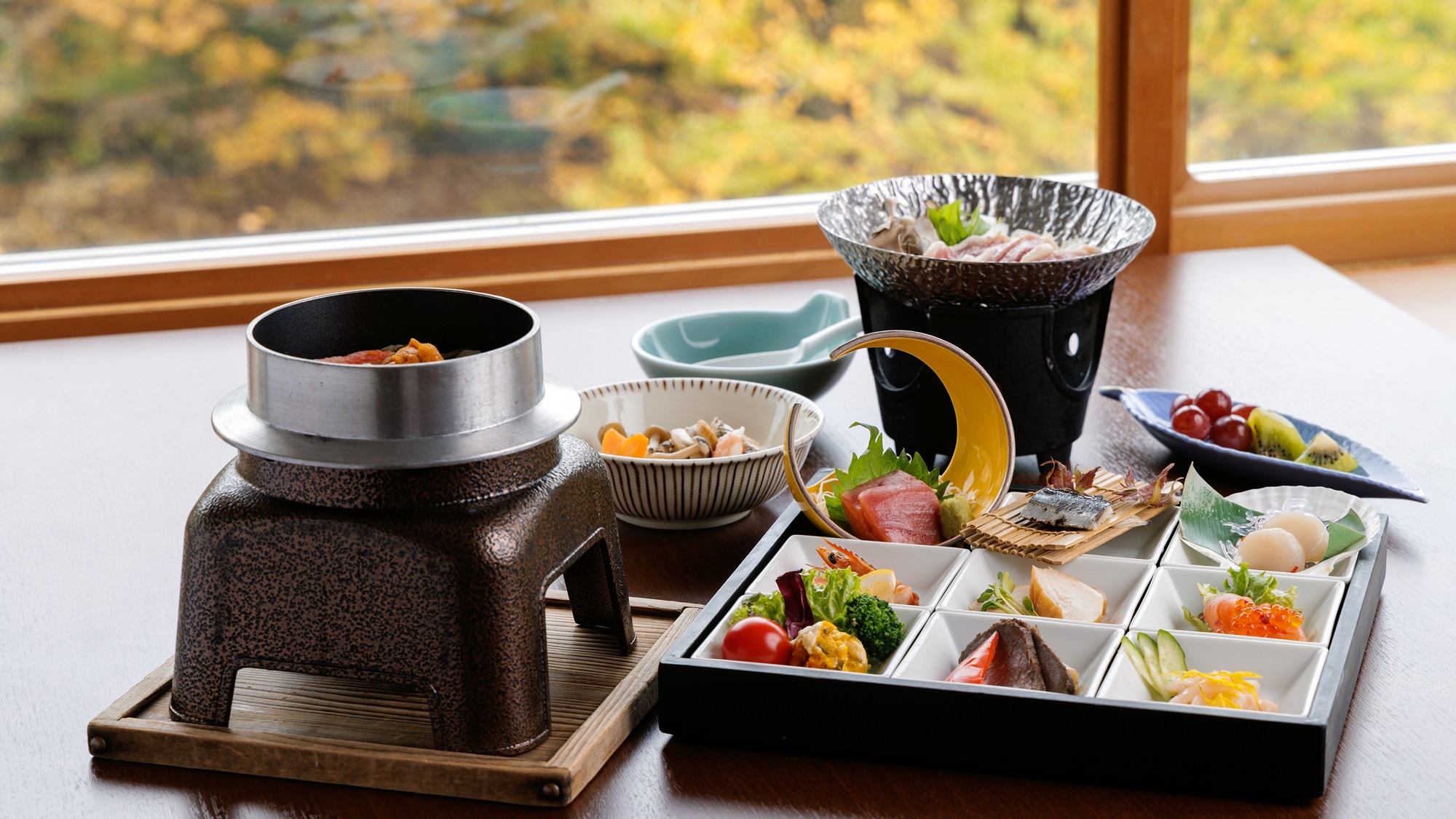【昼食一例】定山渓の紅葉と温泉、美食を日帰りでお気軽に。※画像は鴨鍋＆海鮮釜めし
