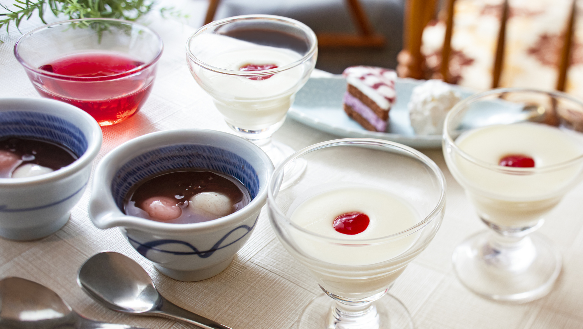 【ラウンジサービス】デザートは6階ラウンジにご用意。お食事後にぜひごゆっくりとお召し上がりください