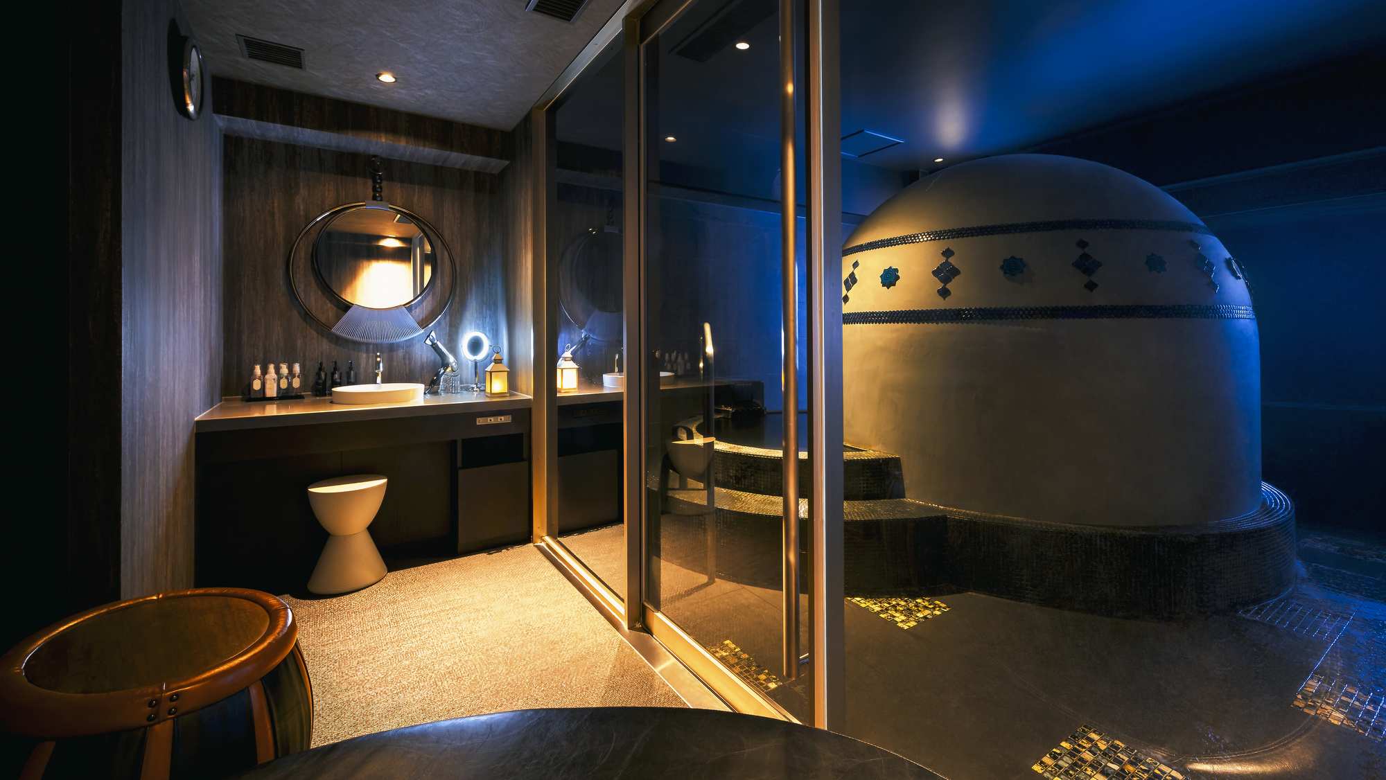 【貸切風呂】「瞑想（めいそう）の湯」では幻想的な雰囲気が楽しめる