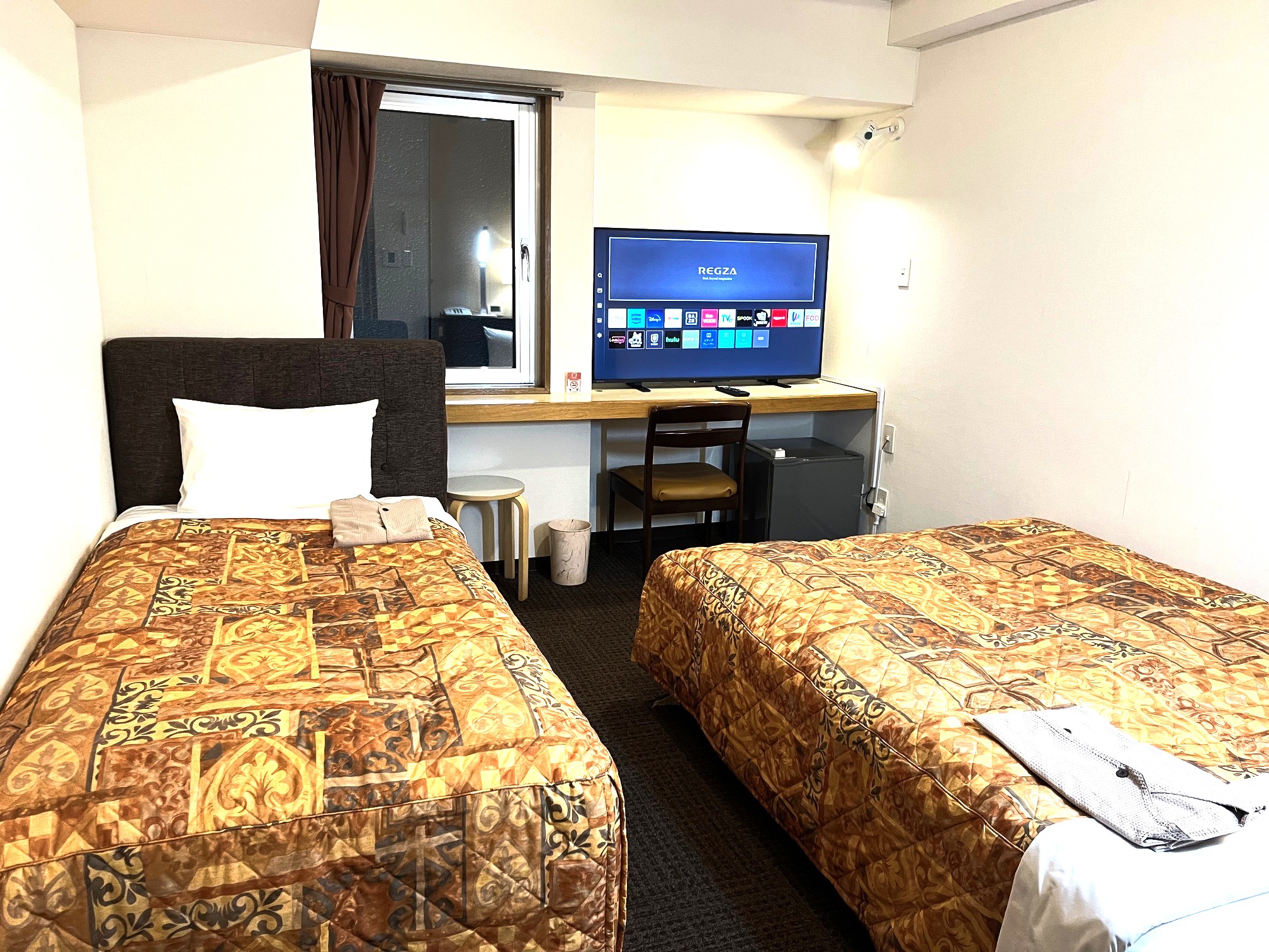 4K対応50型TVを設置しております。