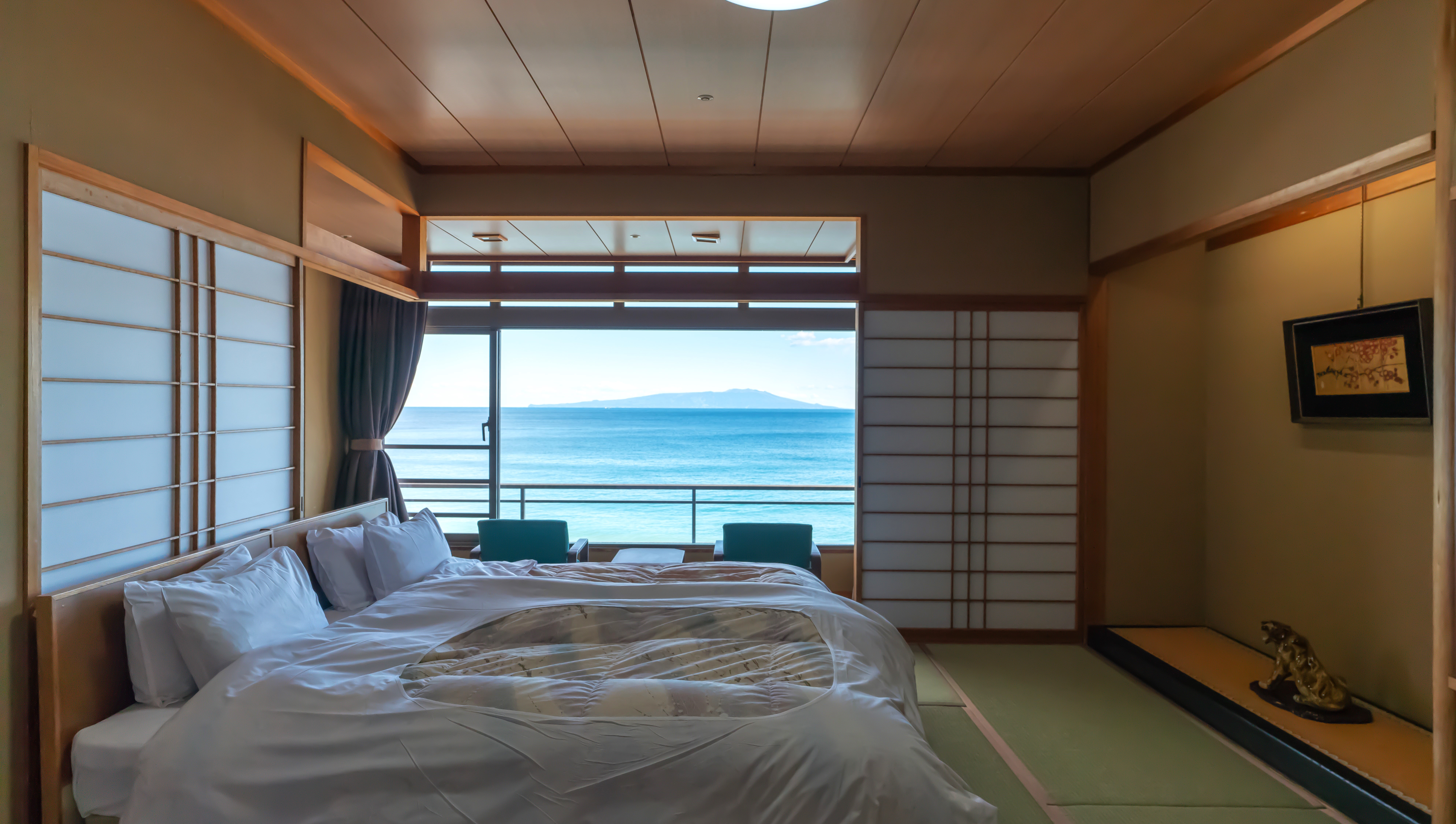 【禁煙室】海側　低層階　和室10畳　ツインベット＋広縁　45平米