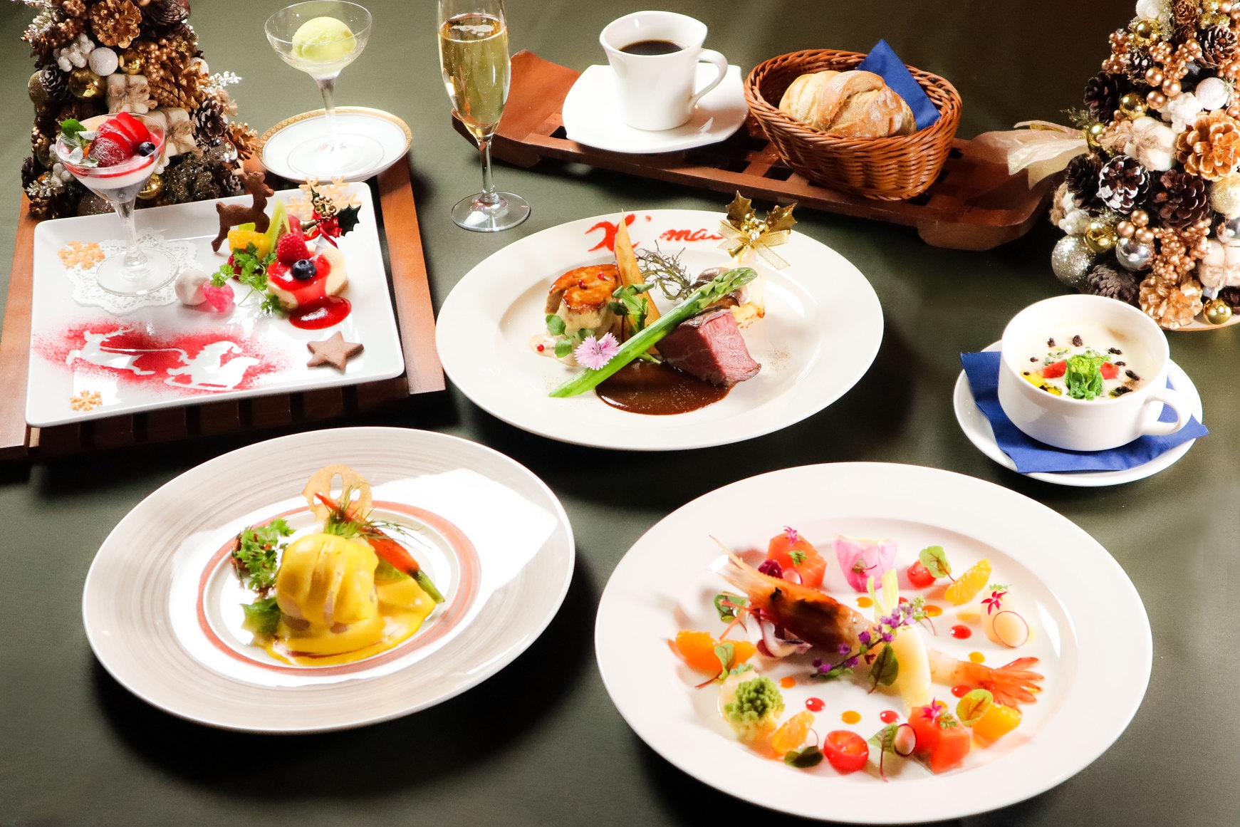 【室数限定】1泊2食付！クリスマス特別ディナーコース料理付プラン■特典有※門限あり(午前1時〜5時)