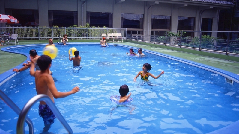 【夏休みの家族旅行におすすめ】お子様がとってもお得！屋外プールでお子様も大満足♪