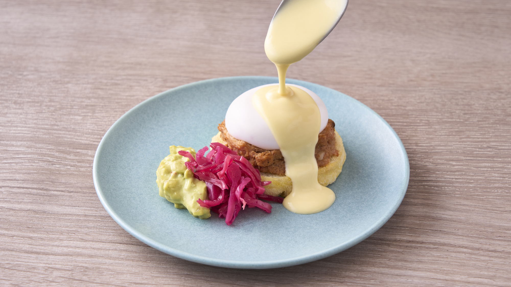 ＜4/1～ Breakfast Buffet＞プルドポークベネディクト※イメージ