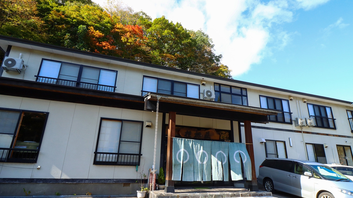 ＼お盆・SWのご予約はこちらから／とろける赤身が自慢☆馬刺し3種食べ尽くし×会津牛の陶板焼きを堪能