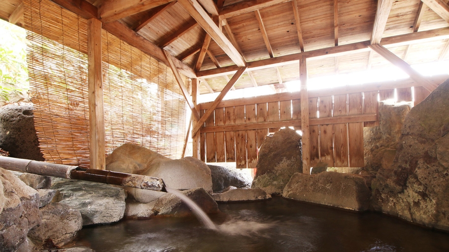 ■【温泉】露天風呂も自然あふれる広々とした岩風呂☆