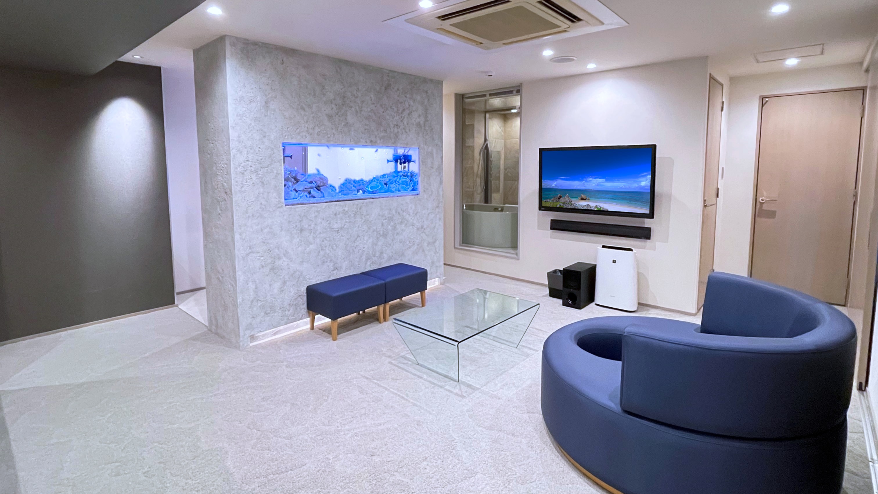 スイートルーム713号室/『海』