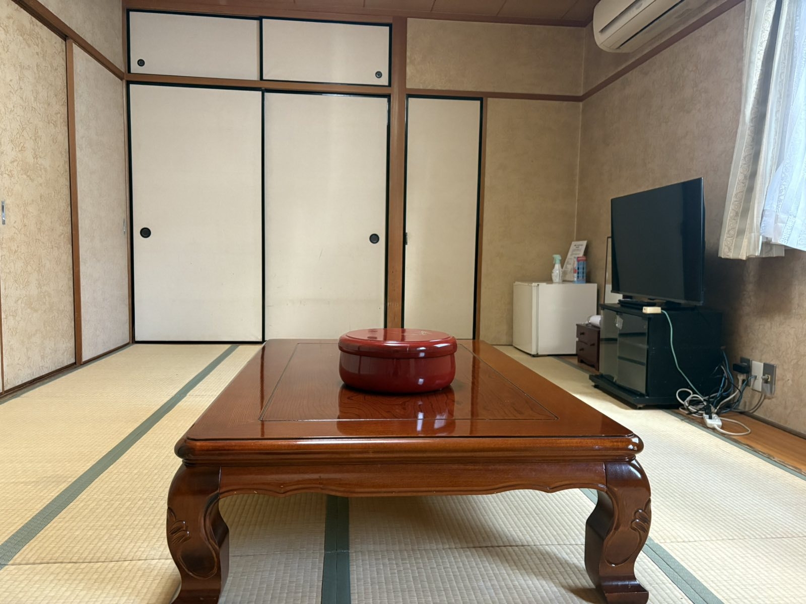 女子会や家族旅行に人気の和室14畳（最大5名様まで可能）予約時オンライン決済現地では現金払い