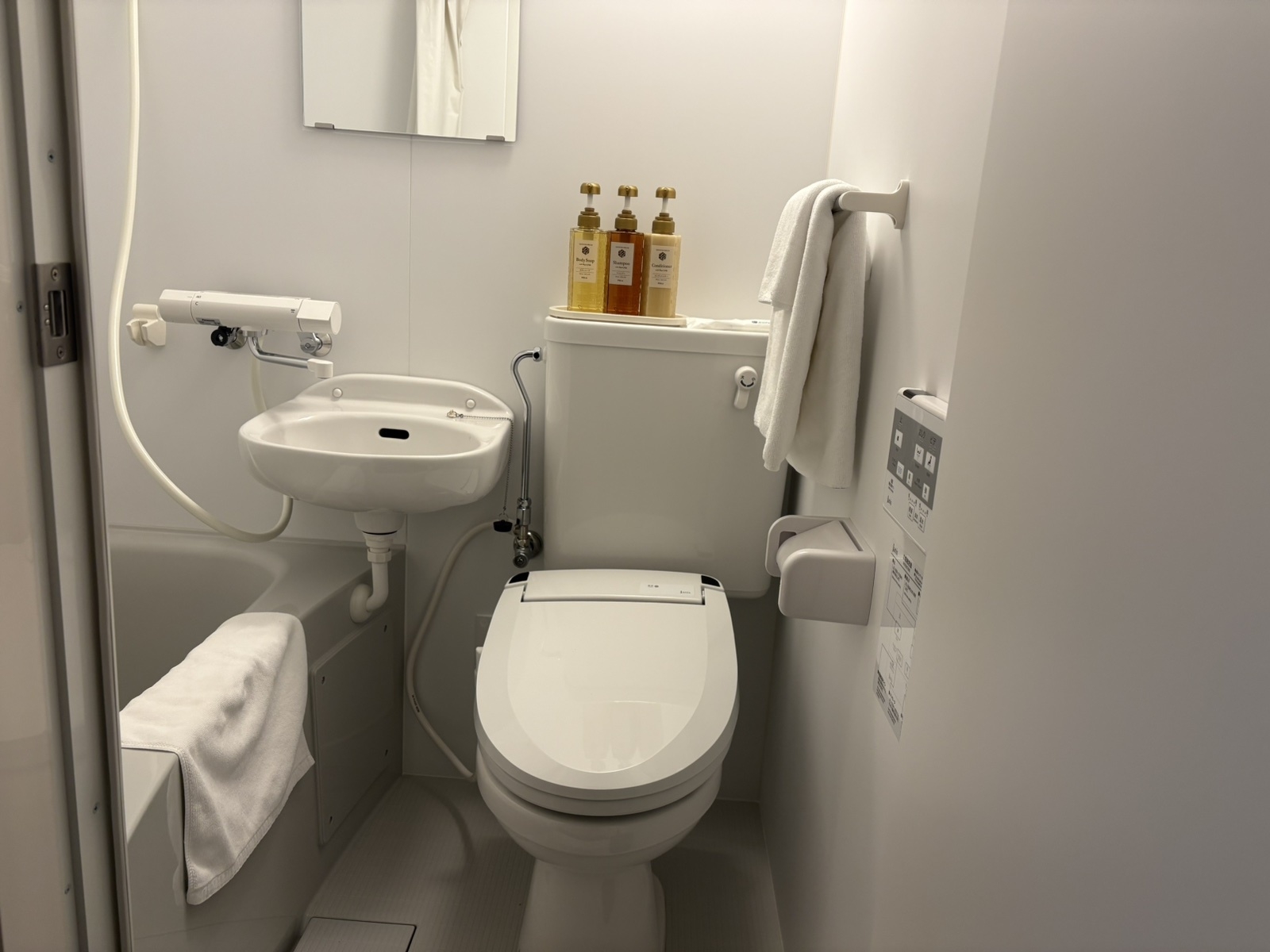 リニュ-アル済み禁煙客室◆32型スマ-トテレビ◆【予約時オンライン決済又は現地では現金払い】