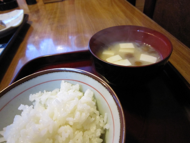 炊きたてご飯とあったかお味噌汁