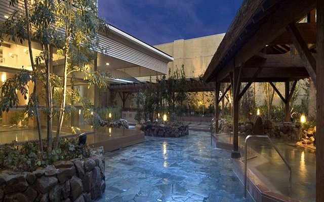 浪速の湯（タクシー5分）