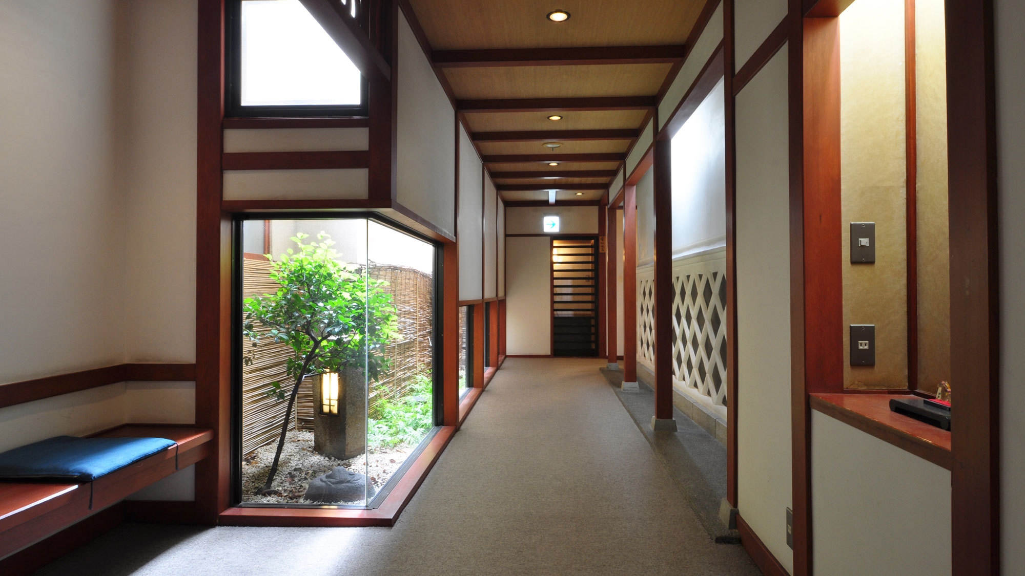 源泉かけ流し100％＆無料貸切風呂☆遅い到着でも安心♪全室Wi-Fi完備（朝食付）