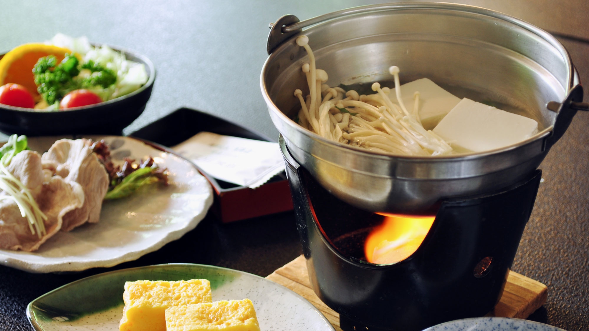 源泉かけ流し100％＆無料貸切風呂☆遅い到着でも安心♪全室Wi-Fi完備（朝食付）