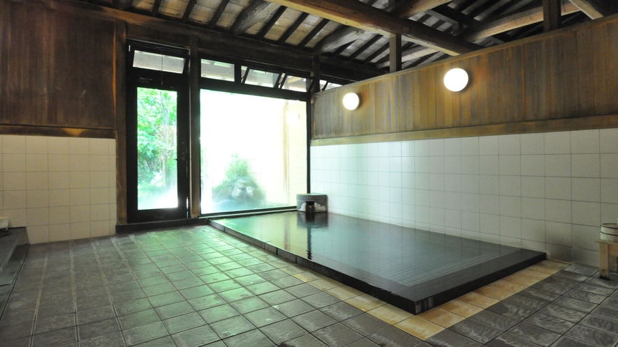 【温泉】男性内湯。開湯1300年の「浅間温泉」江戸時代には松本城のお殿様が通ったといわれています。