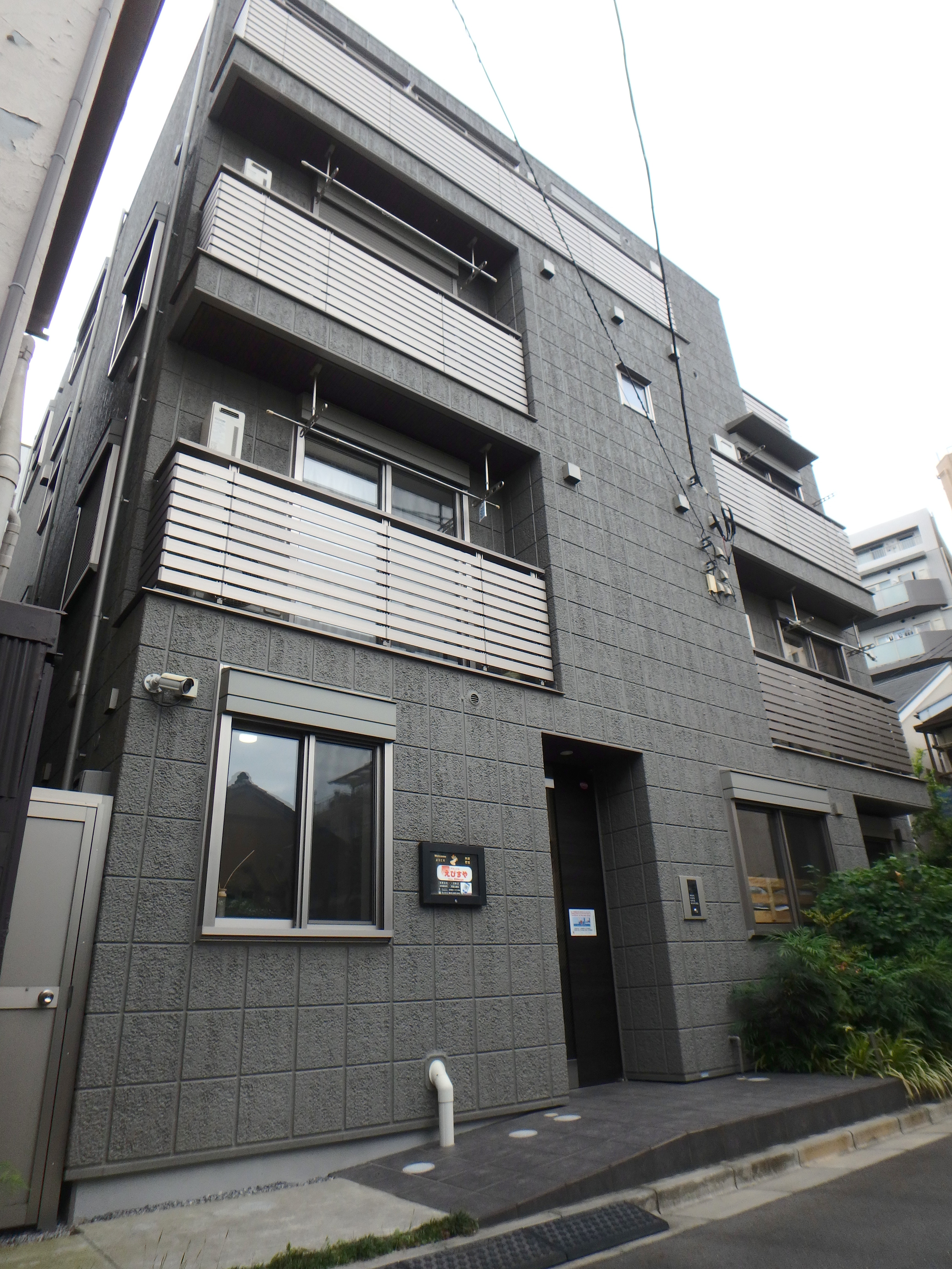 Annex Ebisuya の正面玄関