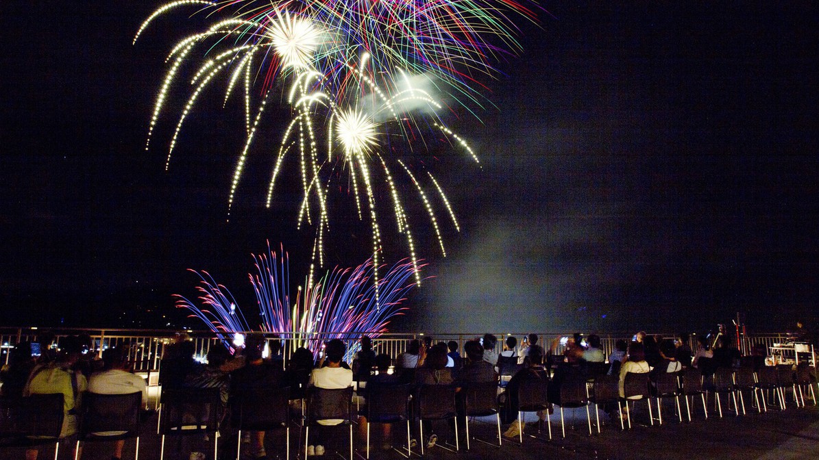 【8月1日〜9日限定】池の平花火ショー「SORAYAMAテラス」鑑賞席付プラン