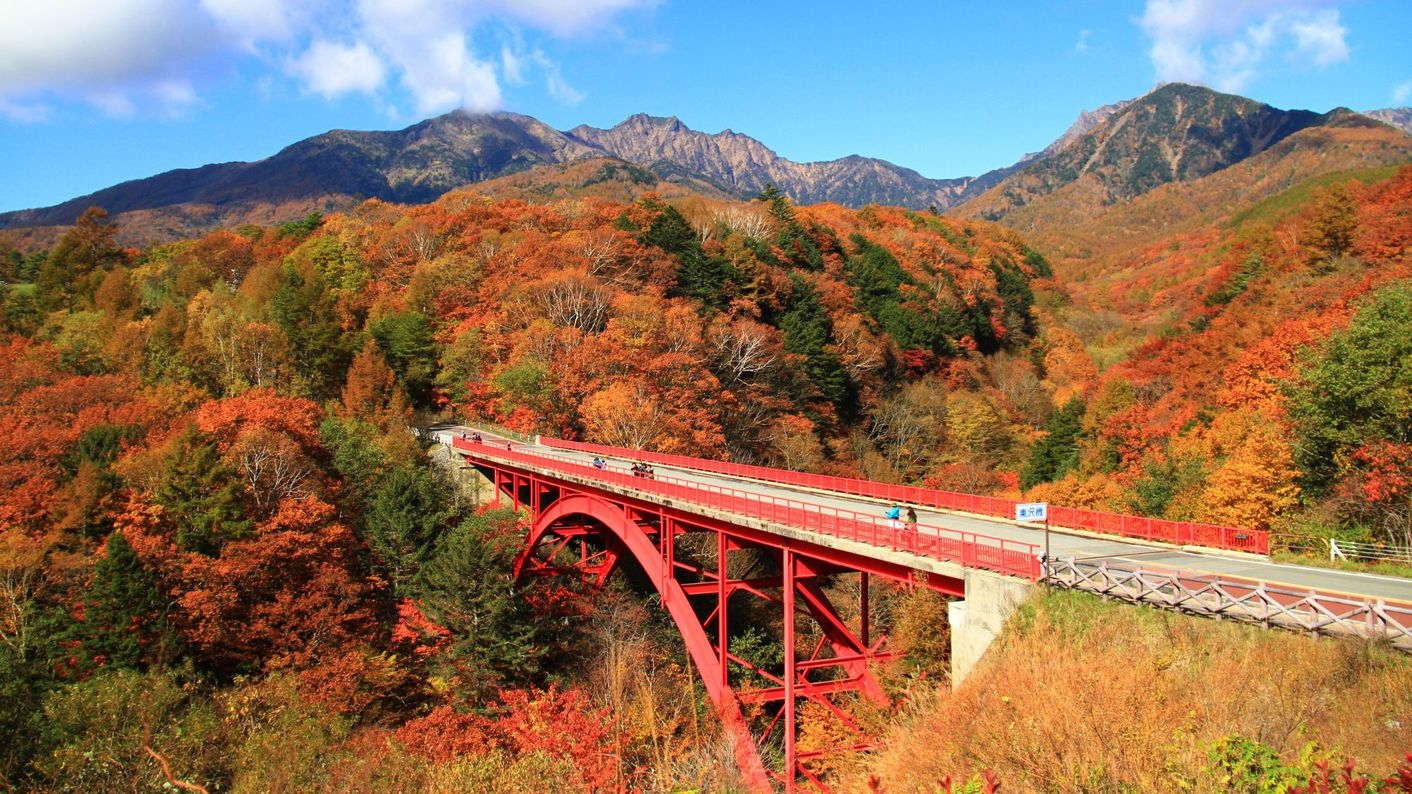 八ヶ岳の紅葉☆大自然と食事どちらも満喫！秋の清里散策《夕朝食付き/ビュッフェ》