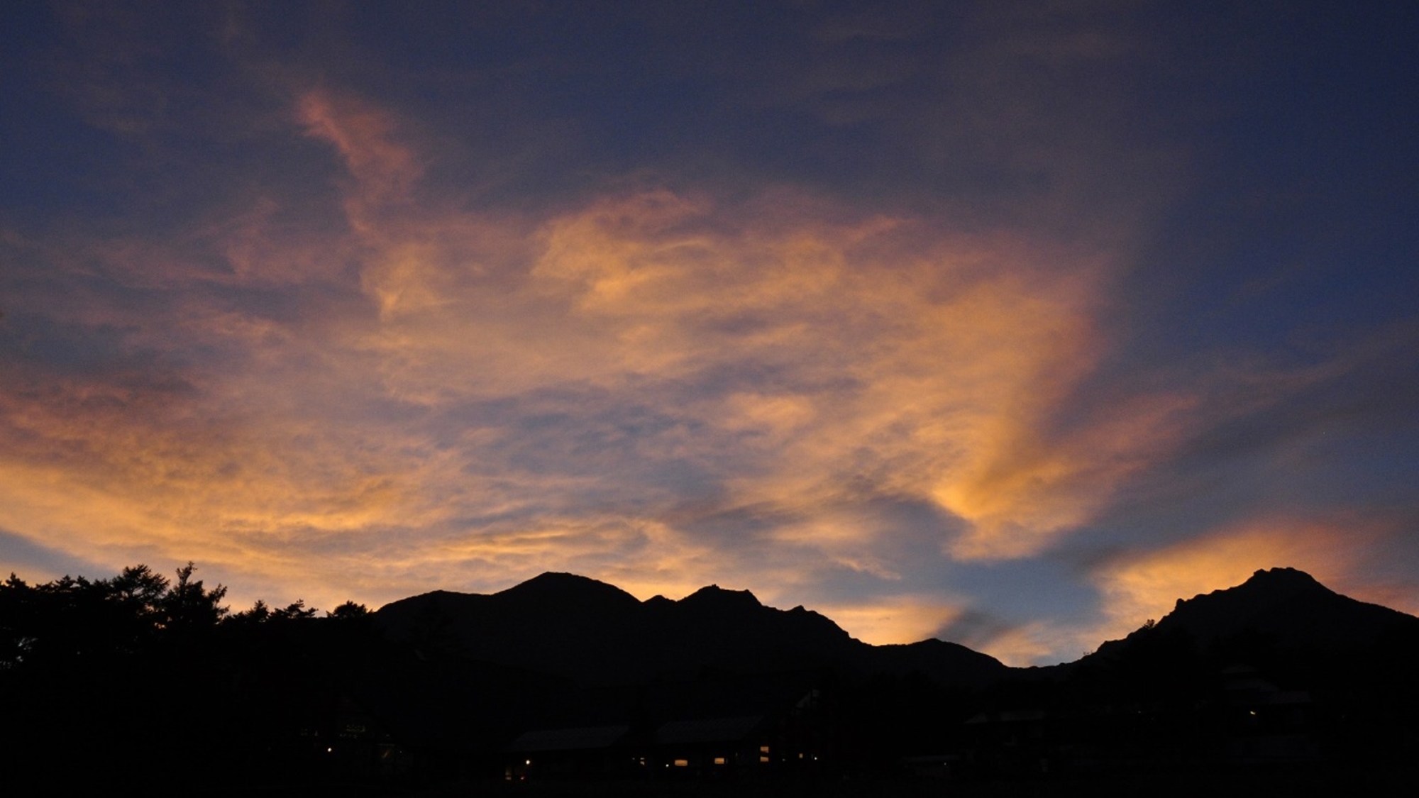 夕暮れ時の八ヶ岳