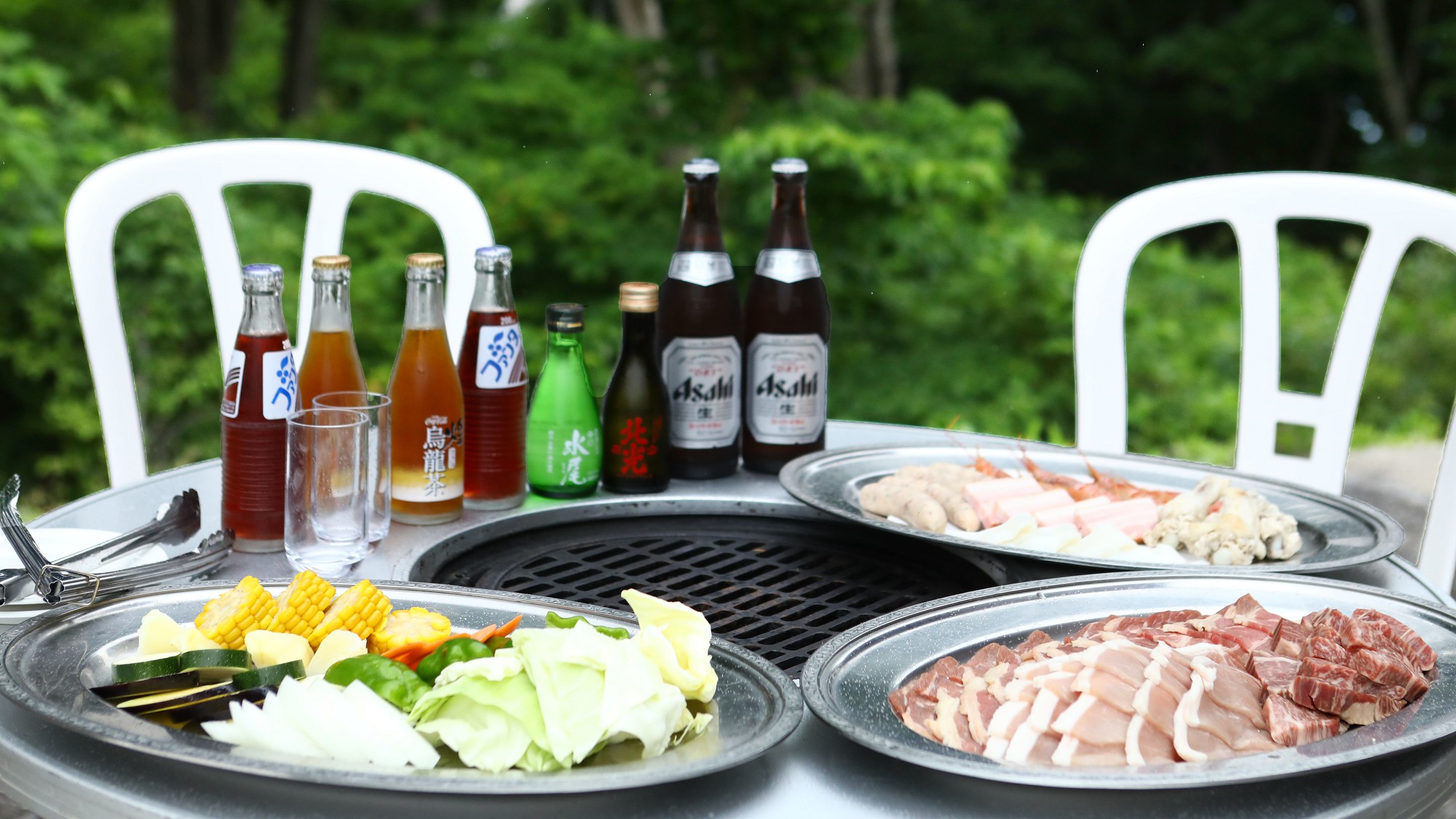 ■＜BBQ>高原の緑の中、みんなで楽しくバーベキュー♪