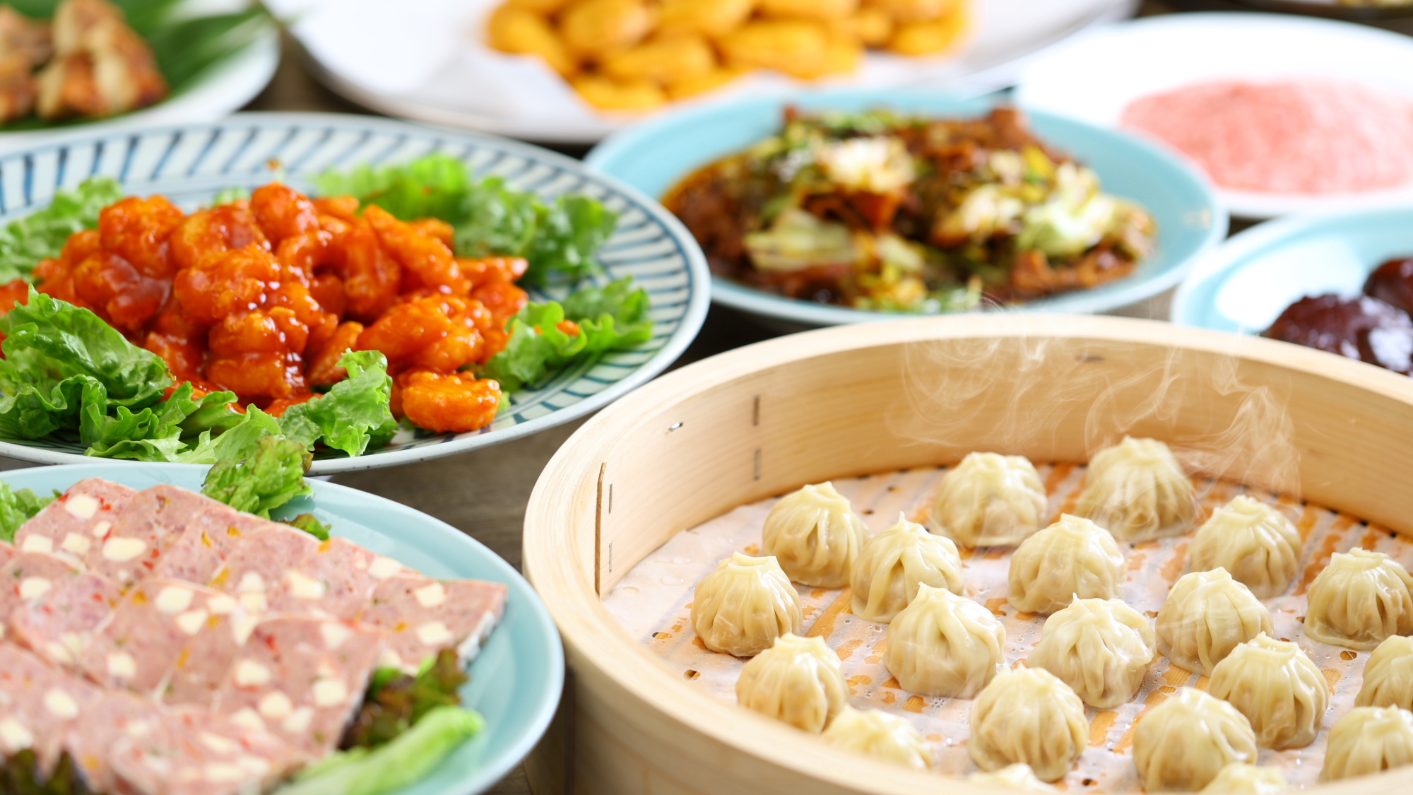 冬はボリューム満点のバイキングをお楽しみください！