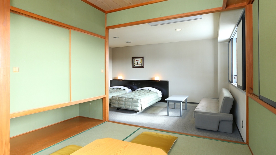 ■【本館・和洋室36平米】のお部屋です。畳コーナーもあるので小さなお子様連れでも安心です。